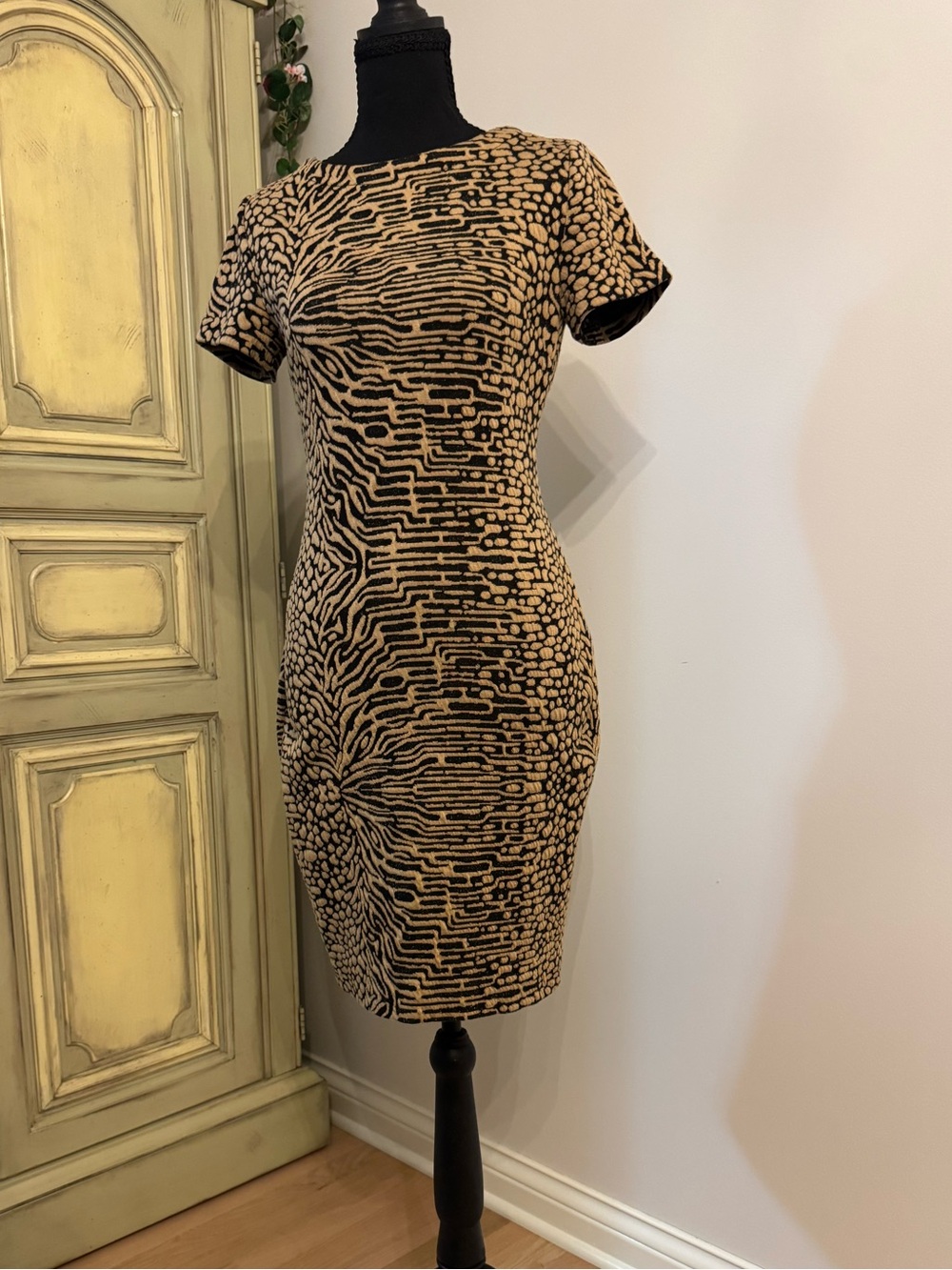 Calvin Klein Black and Tan Patterned Short-Sleeve Sheath Dress